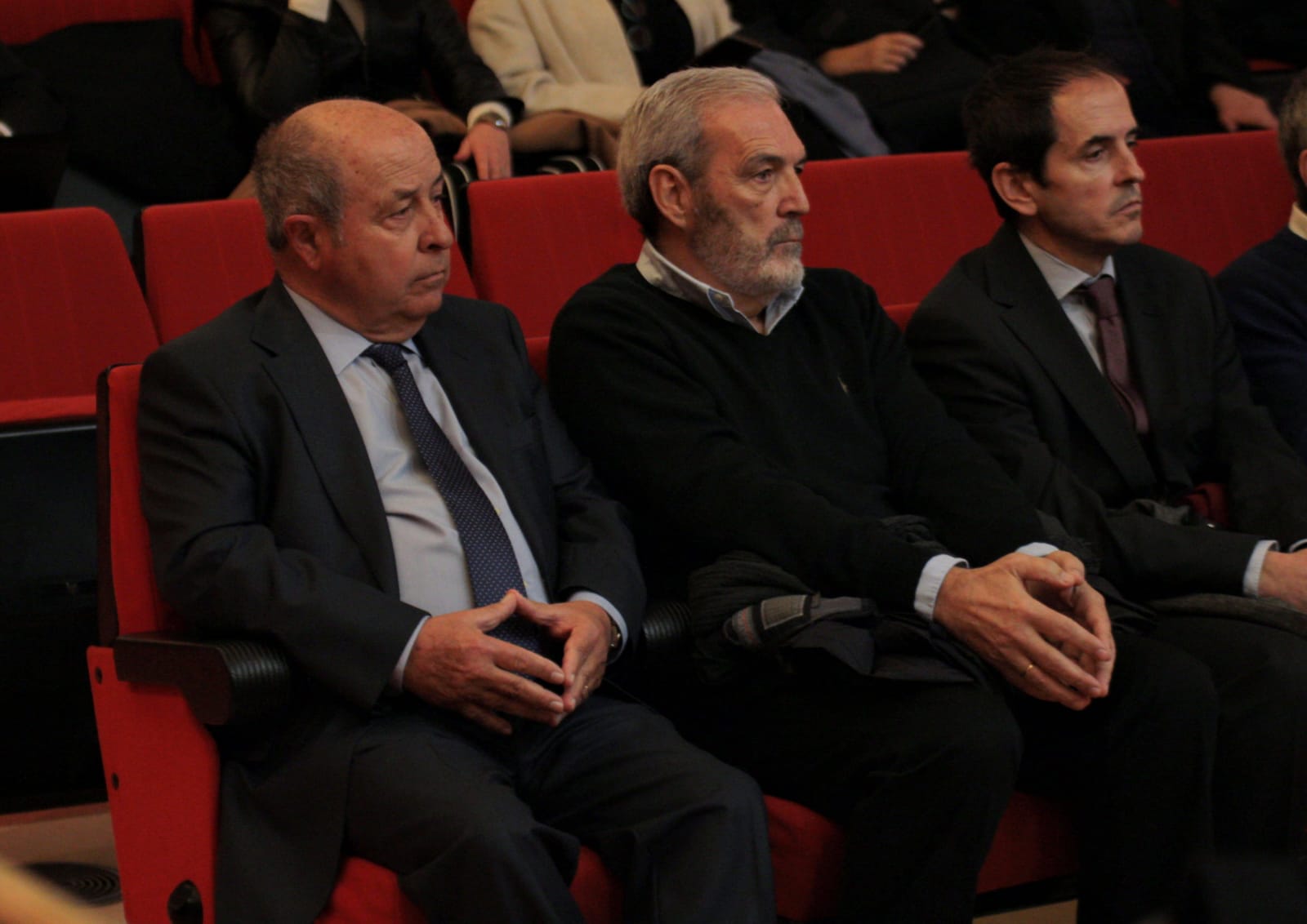 José Torres Hurtado, junto a varios de los concejales de su etapa en el gobierno municipal, a su llegada a La Caleta