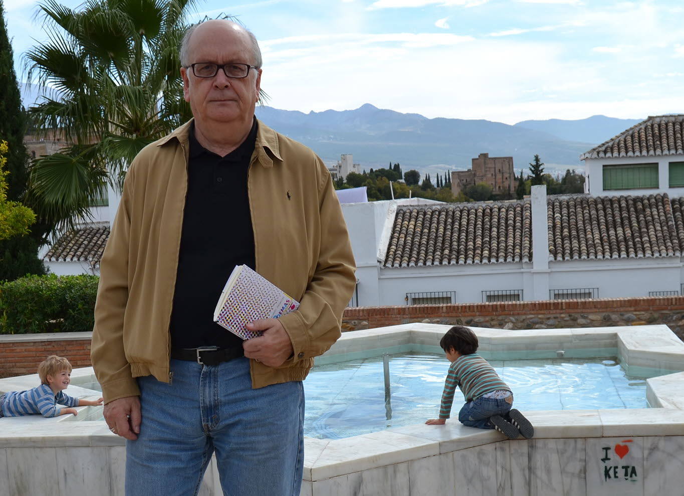 El poeta y catedrático Álvaro Salvador coordina el ciclo.