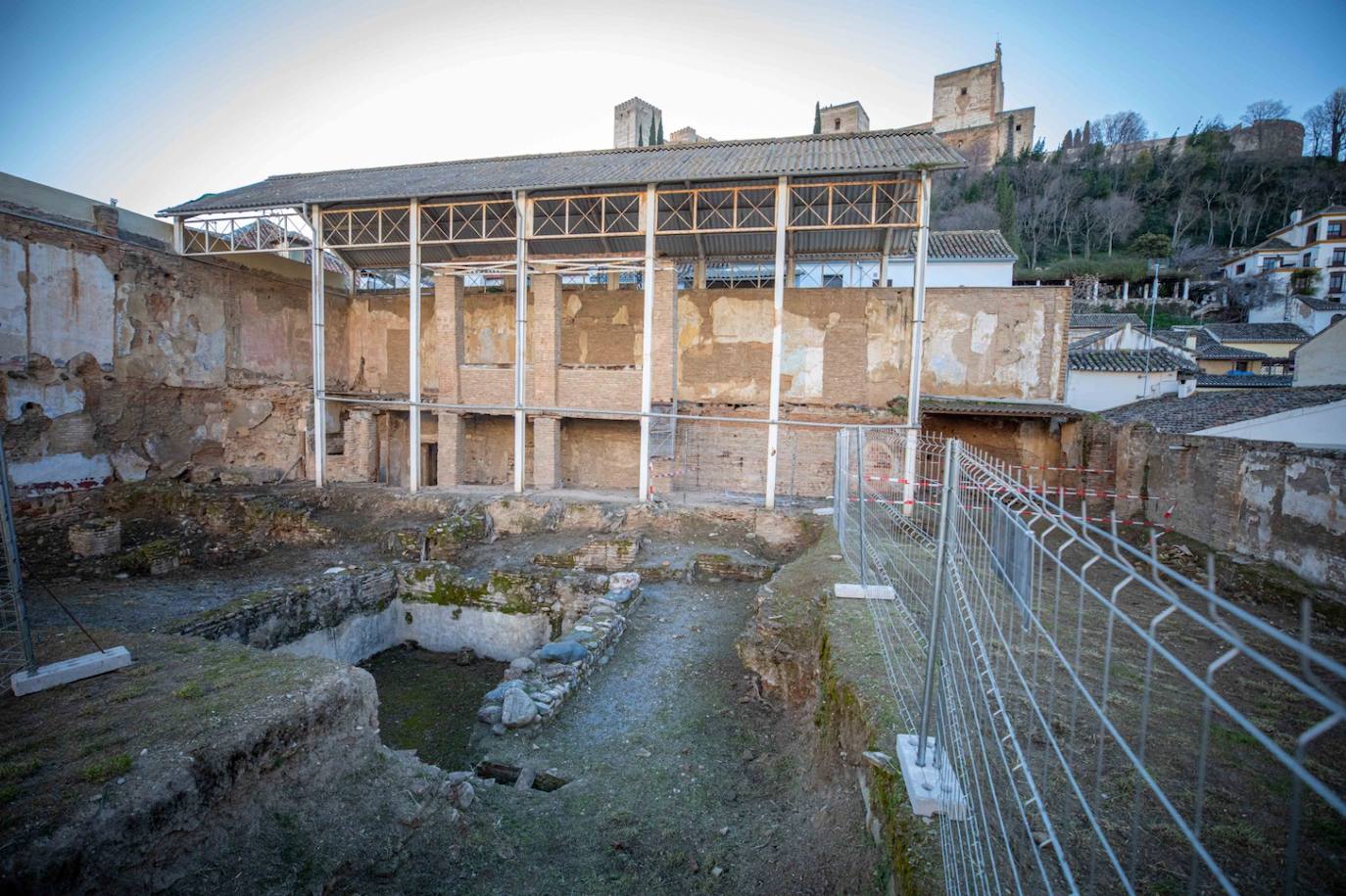 Su estratégico enclave, a los pies de la Alhambra, constituye un factor importante por las posibilidades que ofrece para completar y diversificar la oferta cultural y turística del área declarada Patrimonio Mundial por la Unesco