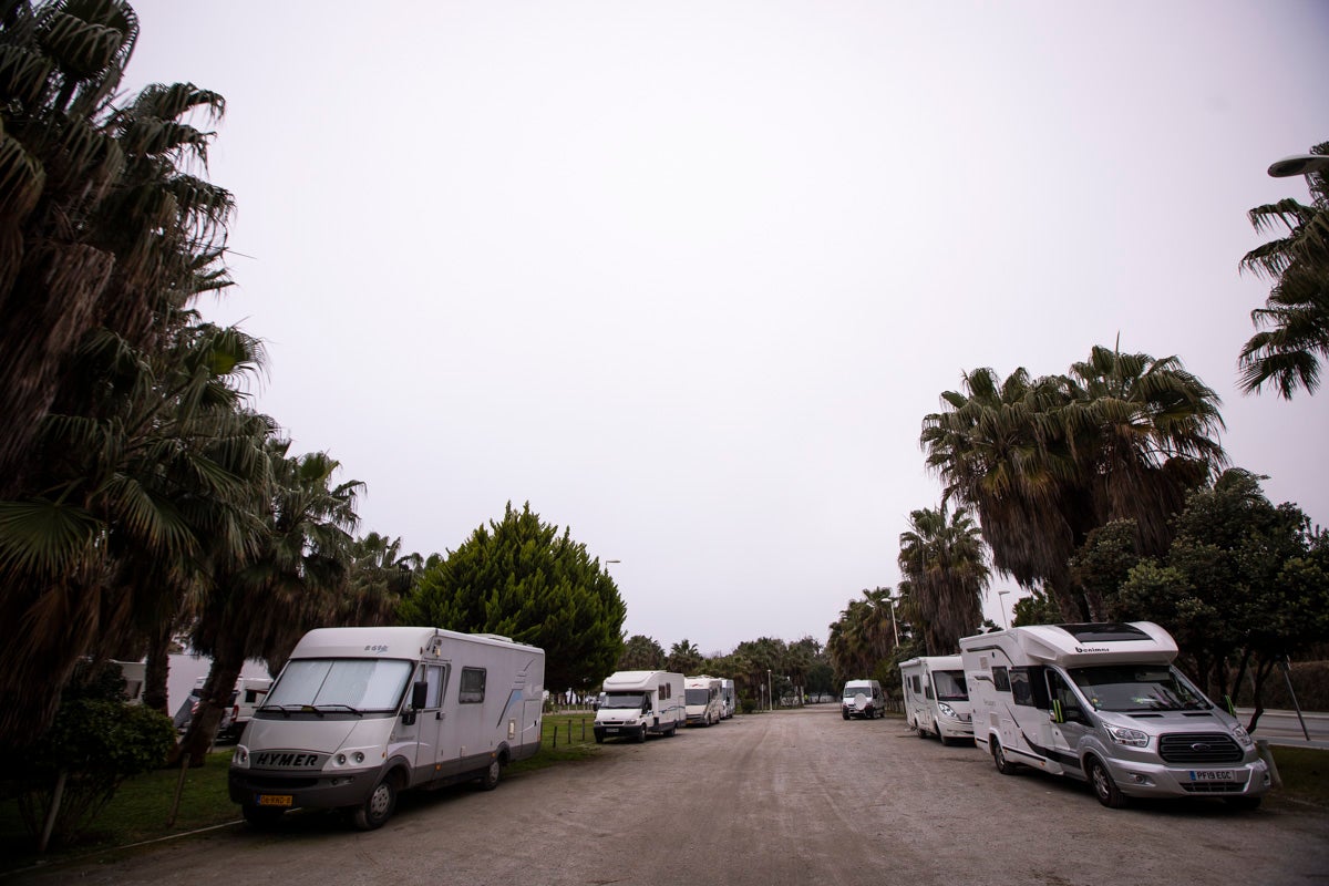 El Ayuntamiento confía en que antes de Semana Santa se ponga en marcha esta nueva regulación con la que se evitará que estos vehículos estacionen de forma casi permanente en el litoral motrileño