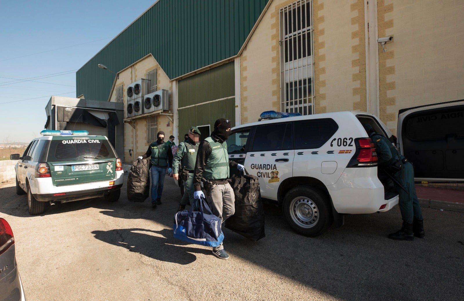 La Guardia Civil ha practicado varios registros en la provincia y hay más de una veintena de detenidos