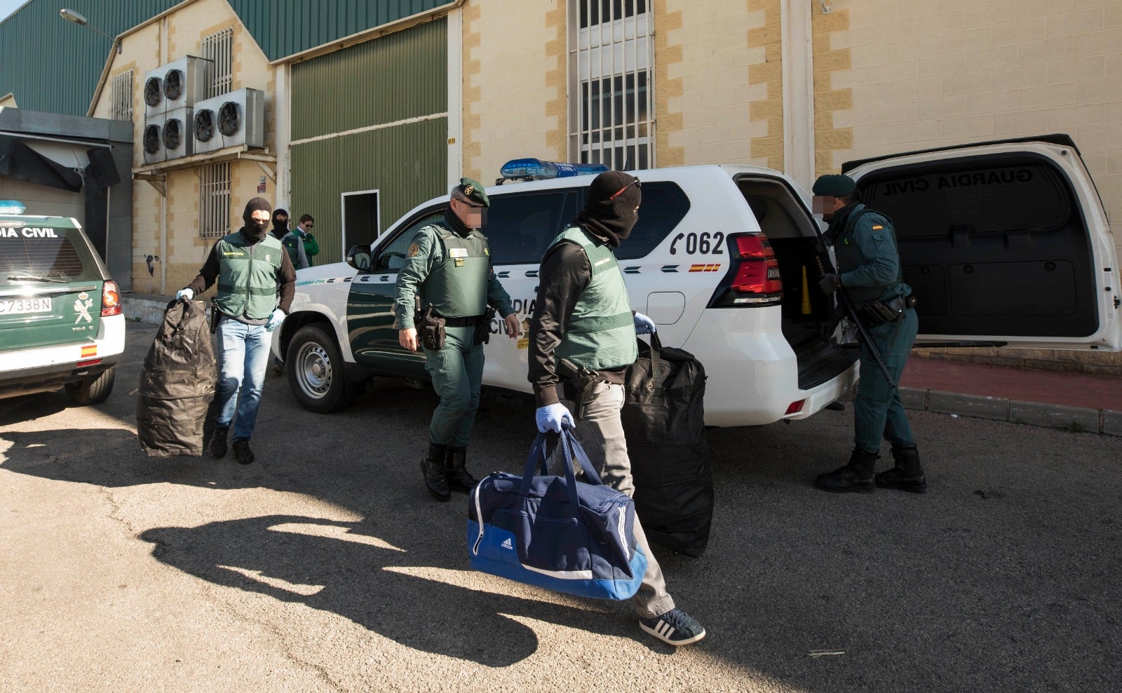 La Guardia Civil ha practicado varios registros en la provincia y hay más de una veintena de detenidos