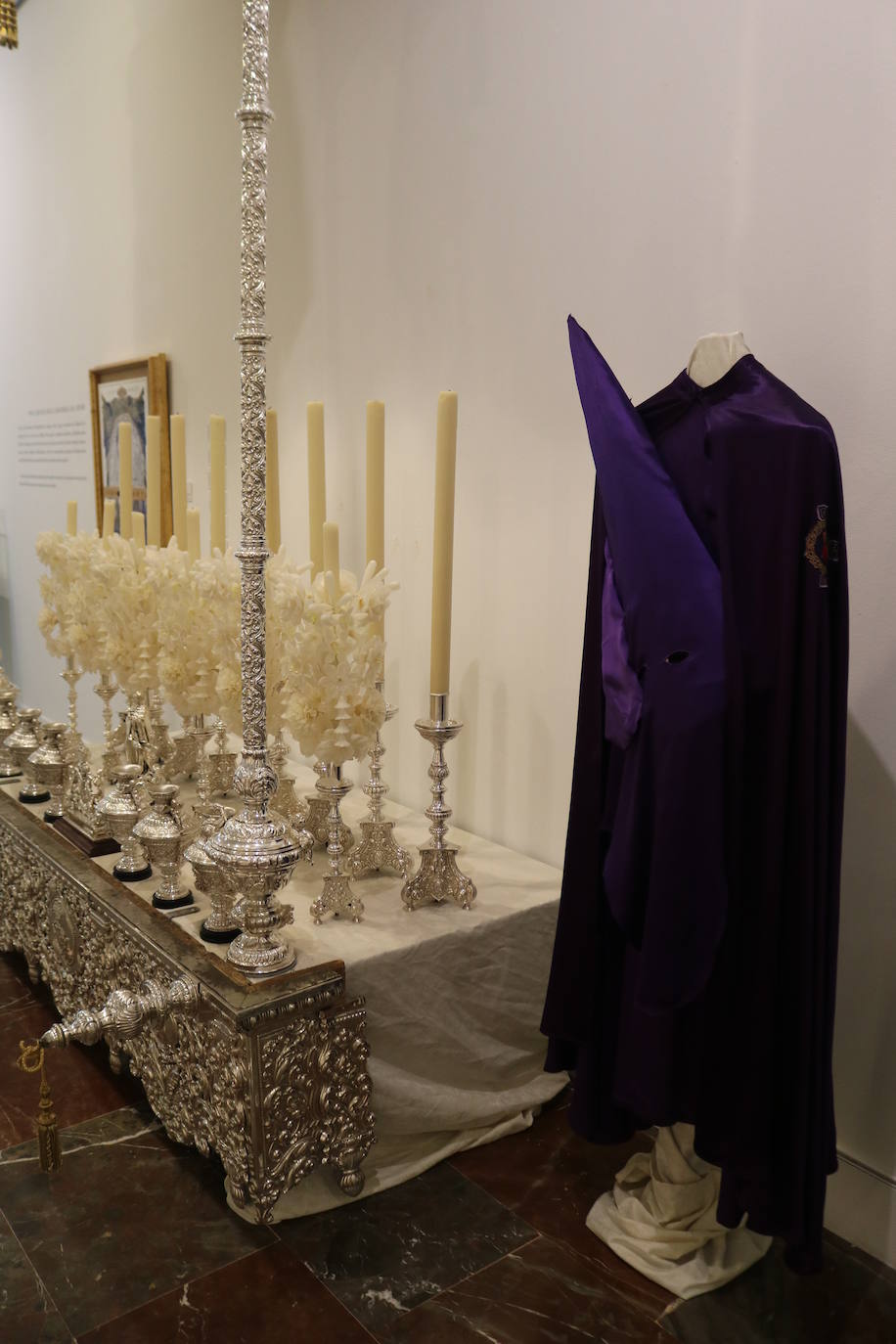 Este año, la Hermandad del Santísimo Cristo de la Expiración celebra el XXV aniversario de la bendición de la imagen de María Santísima de las Siete Palabras, y con motivo de esta celebración han instalado una exposición que puede visitarse en el Museo Provincial