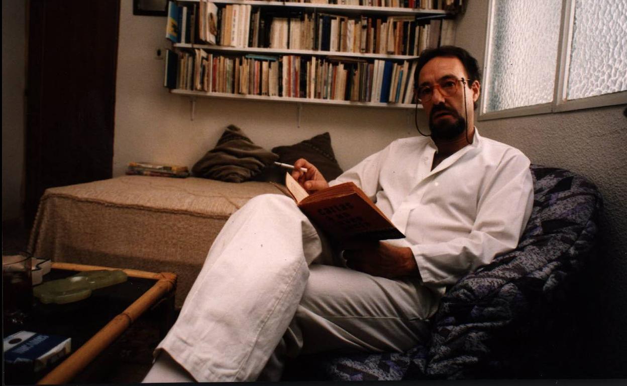 El poeta Javier Egea.