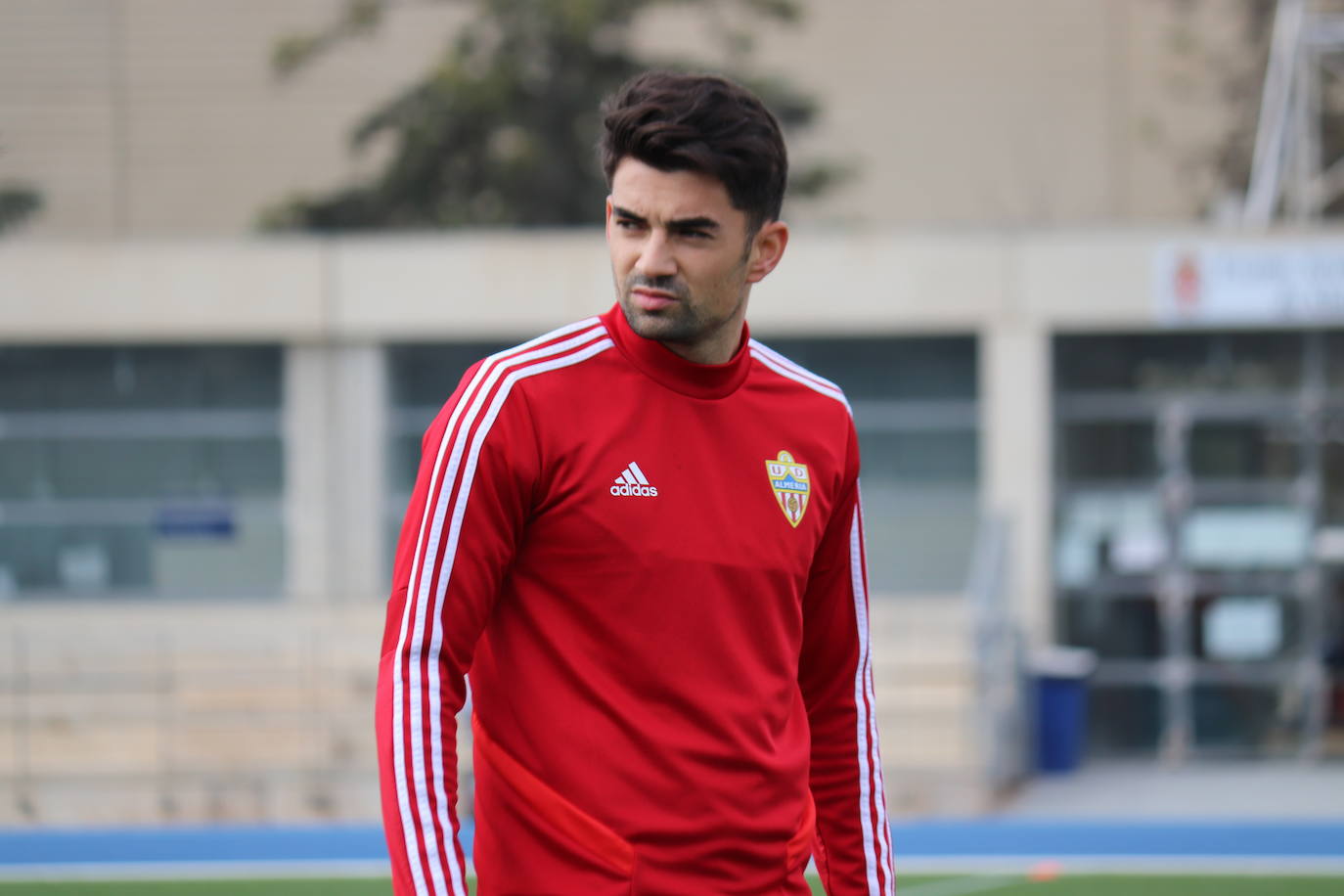 Guti charla con sus jugadores en el entrenamiento tras el mal partido frente al Racing