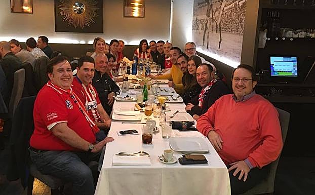 Almuerzo de confraternación rojiblanca: colchoneros y granadinistas. 
