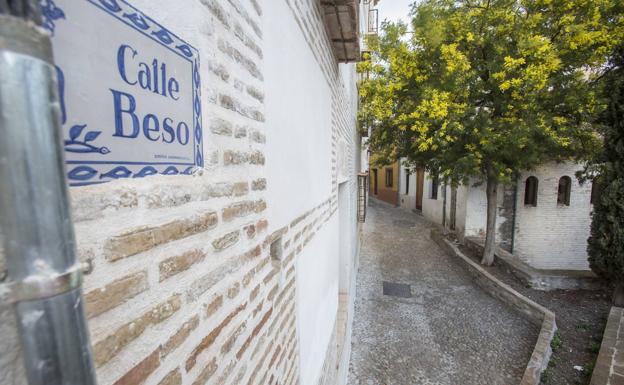 La Granada legendaria: la historia que dio nombre a la mítica Calle del Beso