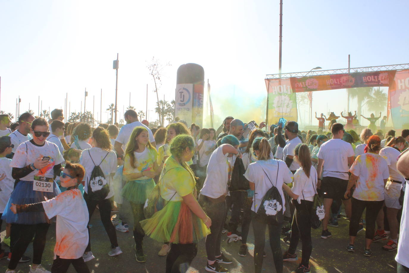 La Holi Life, una de las carreras más desenfadadas del calendario de carreras populares, ha teñido de color el Recinto Ferial de Almería, donde centenares de almerienses han disfrutado de una jornada lúdica y deportiva. 