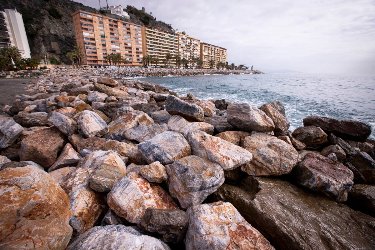 El Ayuntamiento pide ayudas de emergencia para reparar la defensa de las playas de Las Góndolas y Puerta del Mar y hacer un espigón en Cotobro