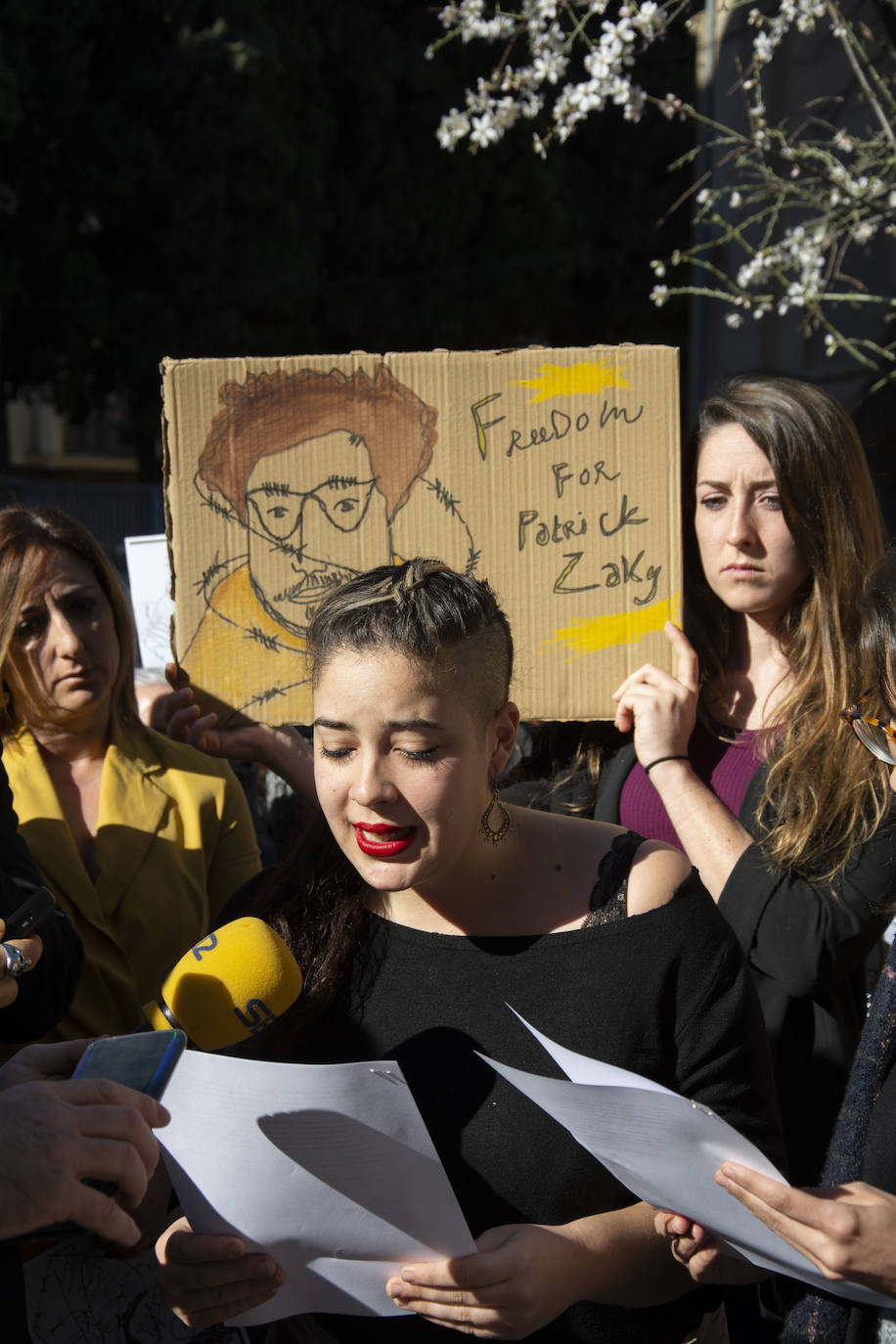 Unas 150 personas de la comunidad universitaria han acudido a la concentración 
