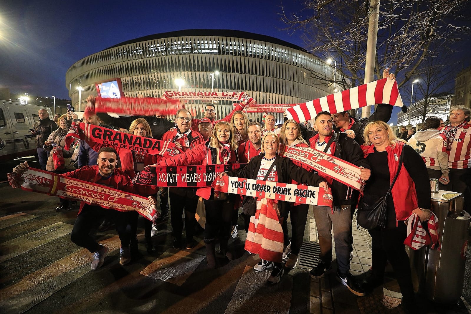 Aquí puedes ver las imágenes de los seguidores rojiblancos en el coliseo bilbaíno en la ida de las semifinales de Copa