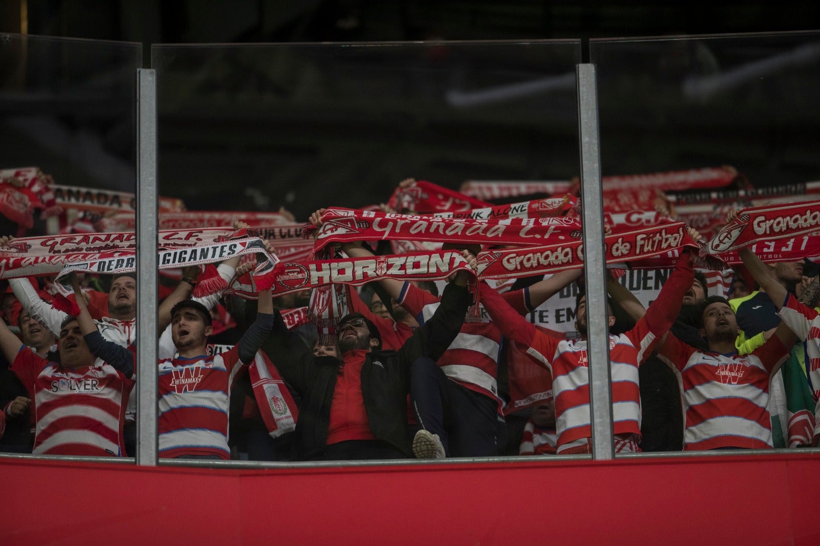 Aquí puedes ver las imágenes de los seguidores rojiblancos en el coliseo bilbaíno en la ida de las semifinales de Copa