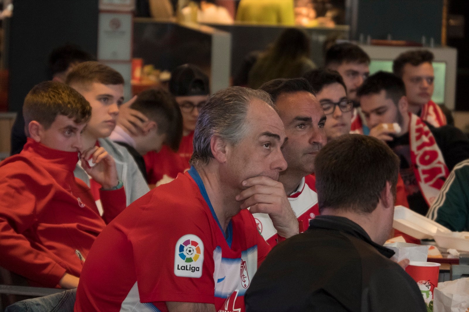 Fotos: La afición vibra con el partido de Copa en el Serrallo Plaza