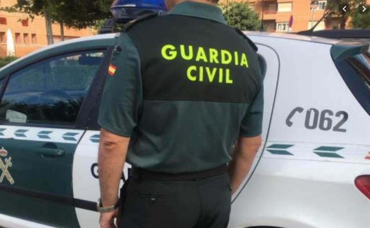 Atraco a punta de pistola en Granada: entra en un bar y se lleva toda la caja