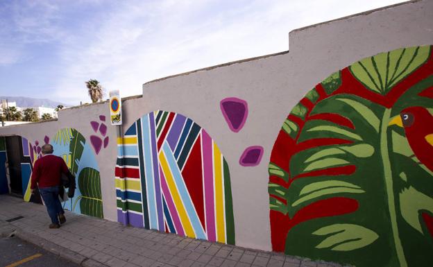 Los estudiantes pintaron el muro en una sola mañana.