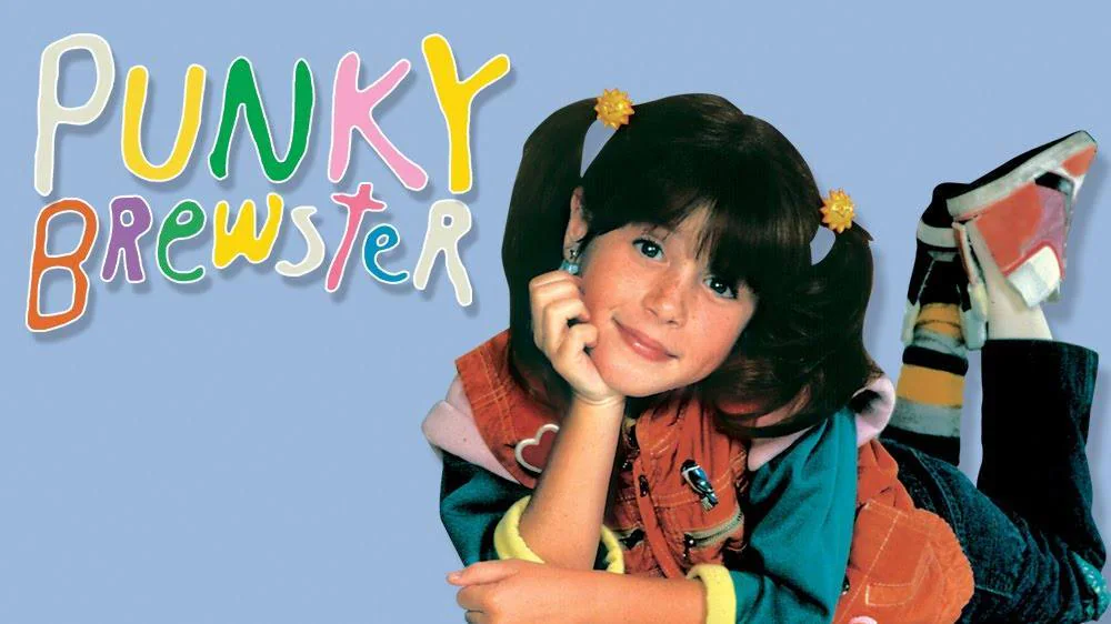 'PUNKY BREWSTER' | Fue una sitcom estadounidense que trata sobre una niña llamada Punky Brewster, criada por su padre adoptivo. La serie contó con cuatro temporadas, desde 1984 y a 1988.