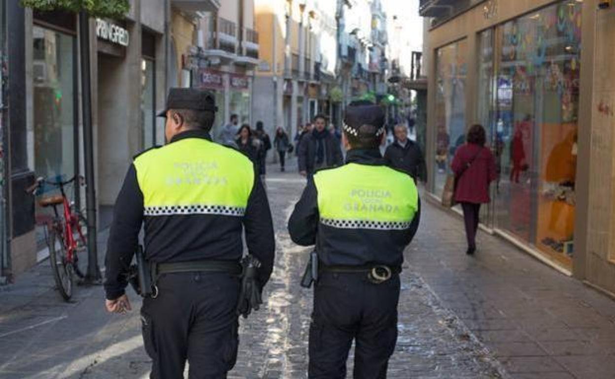 Droga en Granada | Le piden tres años por vender droga, huir corriendo de la Policía y refugiarse en un kebab