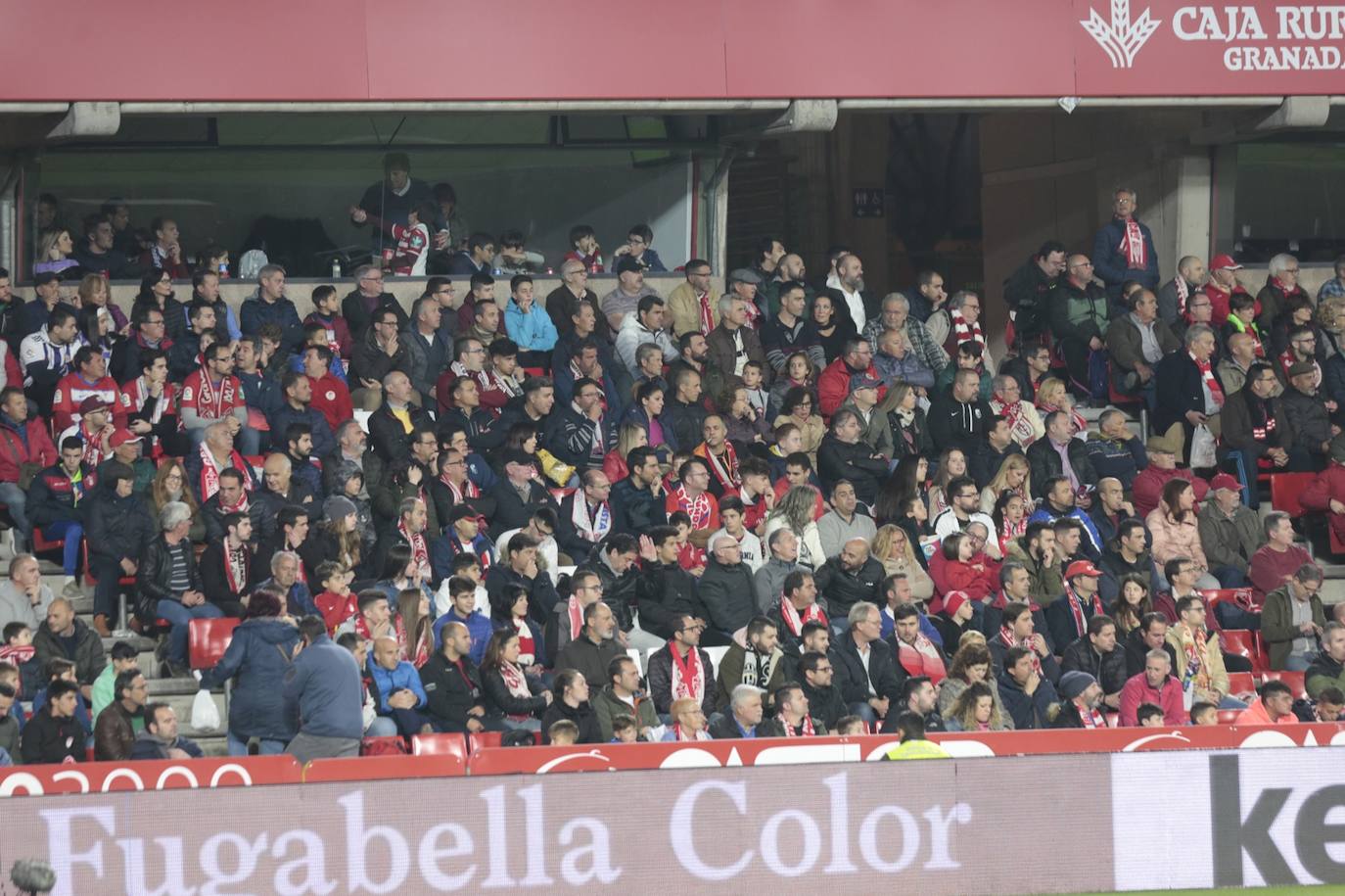 La victoria de los rojiblancos en el descuento desató la alegría en la grada del estadio 