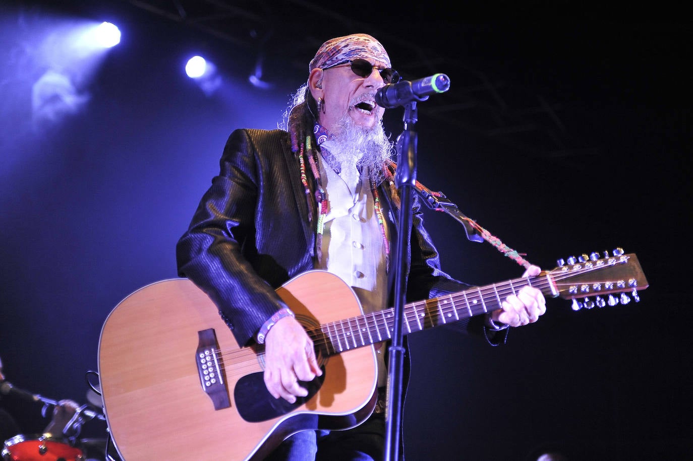 Enrique Villarreal, 'El Drogas', durante su actuación en el escenario de la Fundación CajaGranada.