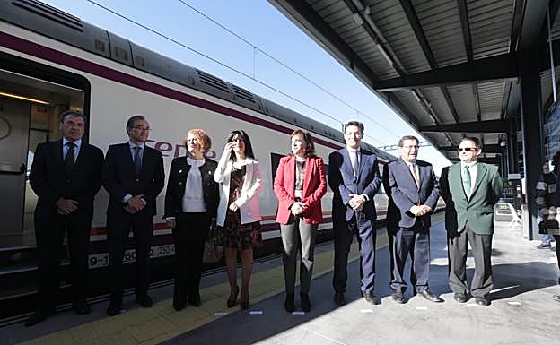 El primer Avant desde Sevilla llega a Granada, que se despide del tren de media distancia