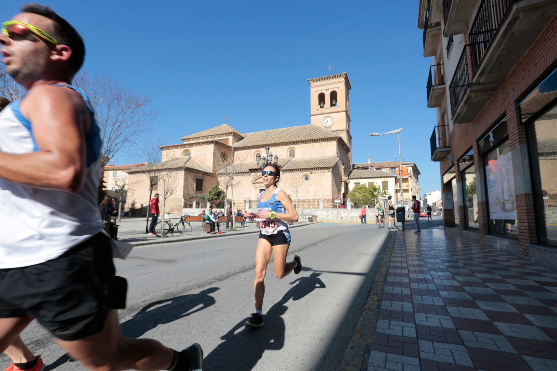 Manuel Santiago vuelve a imponerse en categoría masculina mientras que Zhor El Amrani vence con autoridad en categoría femenina