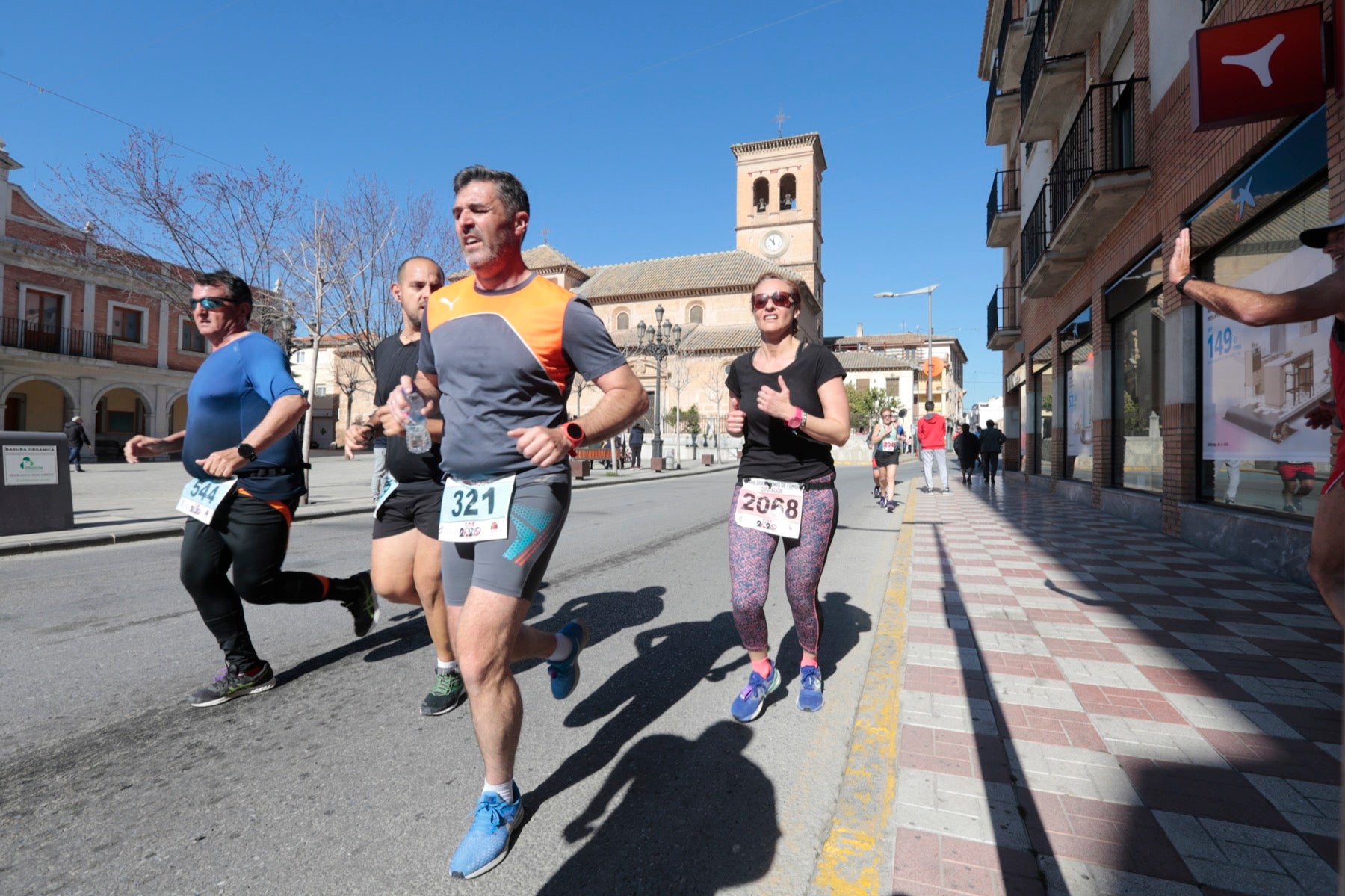 Manuel Santiago vuelve a imponerse en categoría masculina mientras que Zhor El Amrani vence con autoridad en categoría femenina