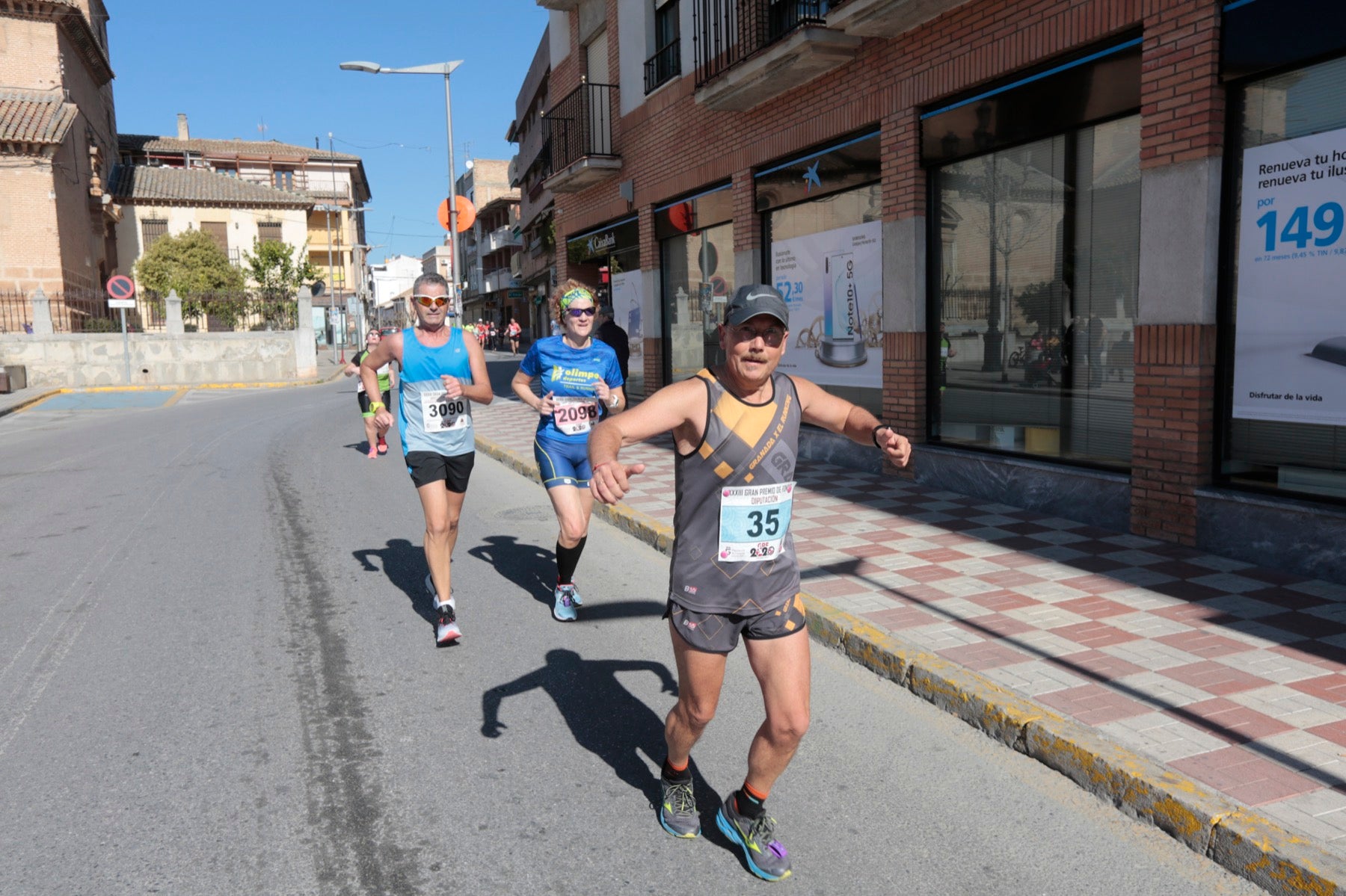 Manuel Santiago vuelve a imponerse en categoría masculina mientras que Zhor El Amrani vence con autoridad en categoría femenina