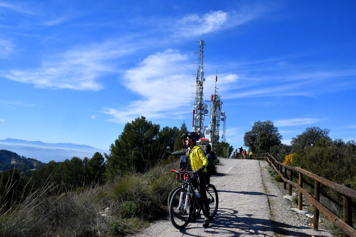 Ruta hacia el Torreón de Albolote, en Sierra Elvira 