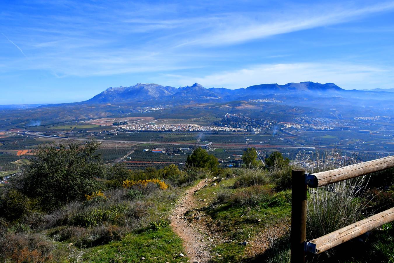 Ruta hacia el Torreón de Albolote, en Sierra Elvira 