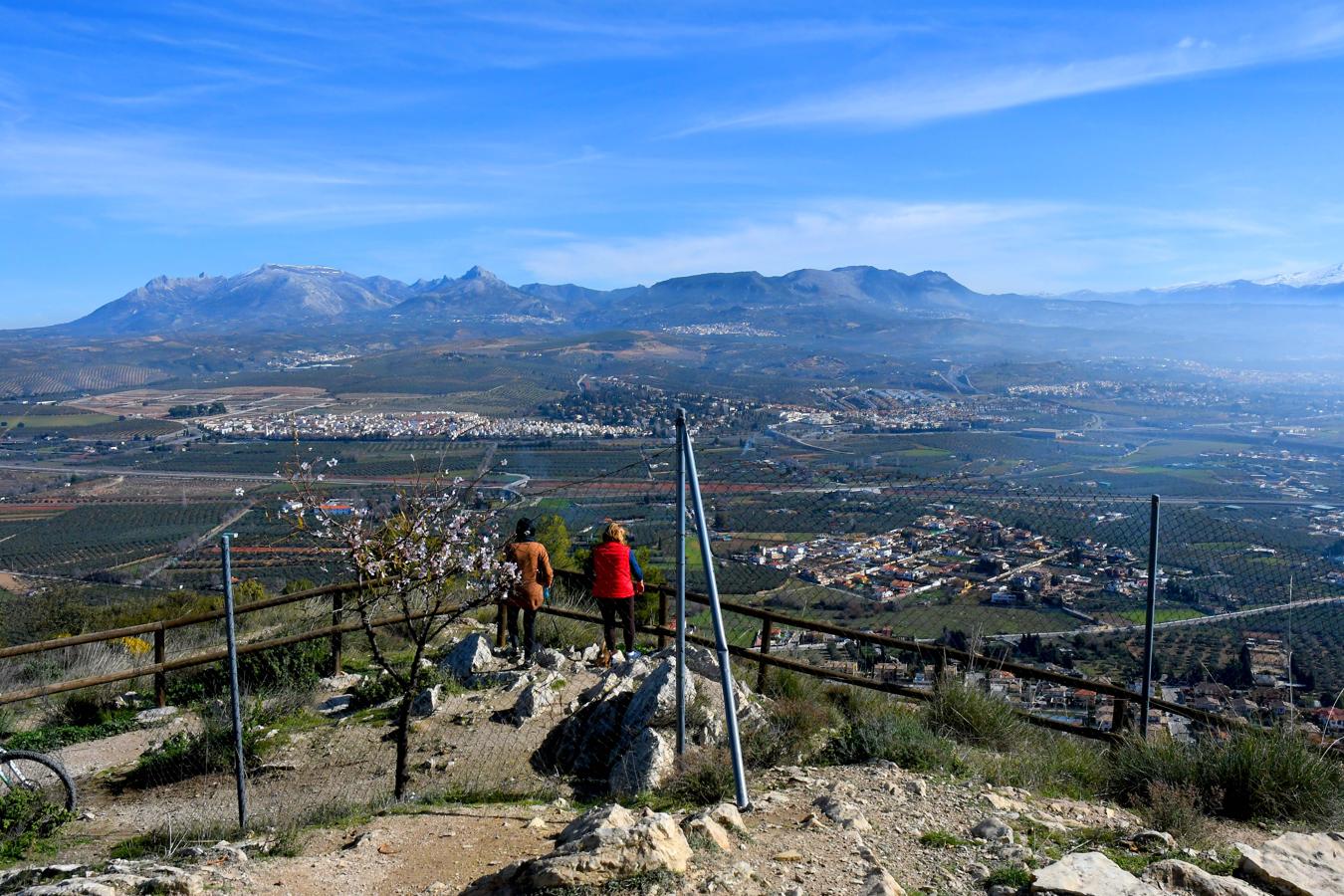 Sierra Arana, la sierra de la Hiedra y la Alfaguara desde el torreón. Ruta hacia el Torreón de Albolote, en Sierra Elvira 