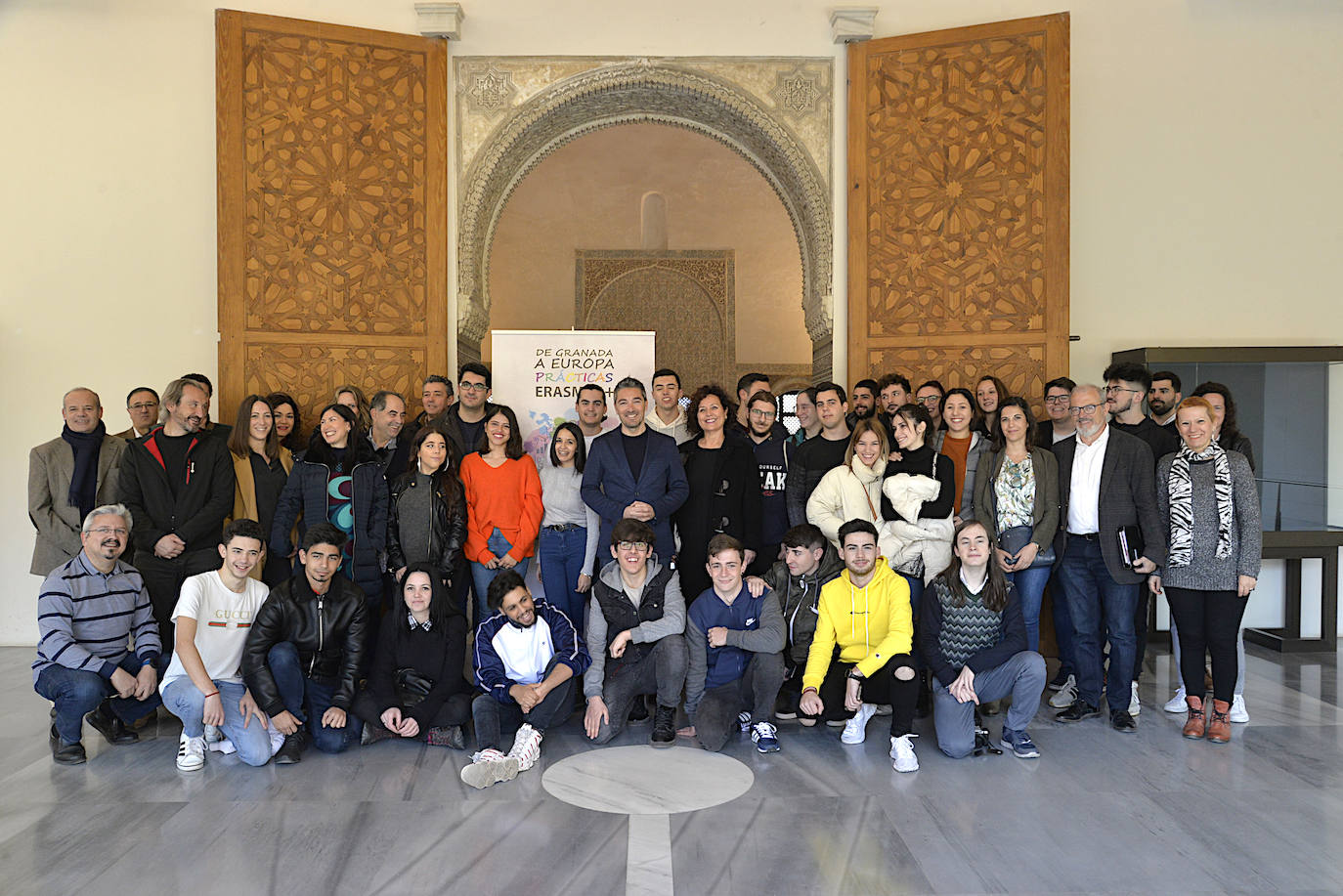 Alumnos y profesores participantes en el programa de movilidad europeo, en el Cuarto Real de Santo Domingo.