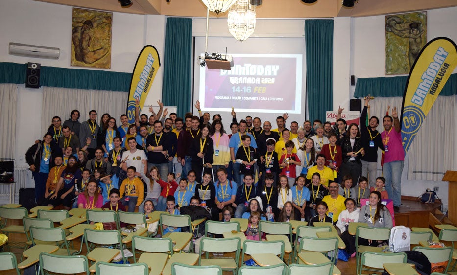 Más de 120 personas, entre los 84 participantes y los 40 expertos de la red Guadalinfo y entidades colaboradoras, han diseñado este fin de semana 21 prototipos de juegos y videojuegos contra la despoblación rural