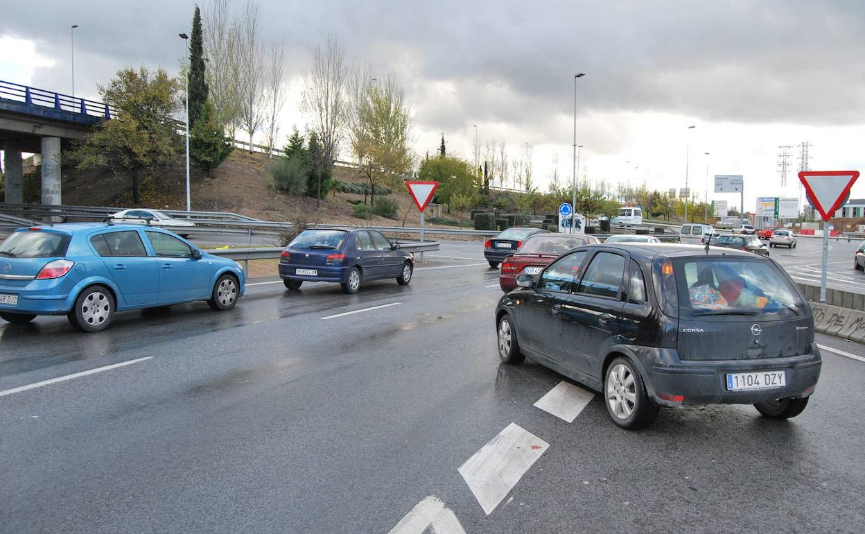 La rotonda de Maracena será la entrada de la caravana de tractores que viene de Iznalloz. 