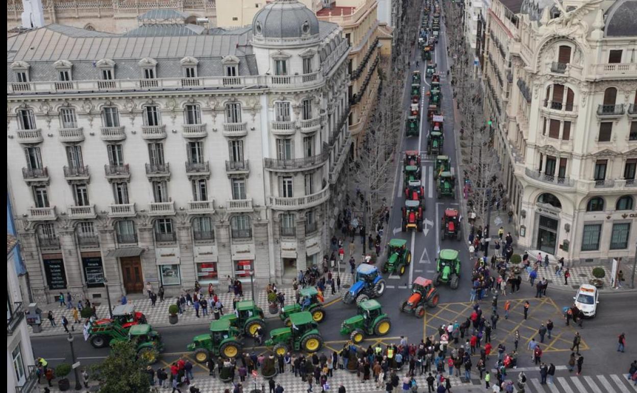 Los tractores toman la autovía. 
