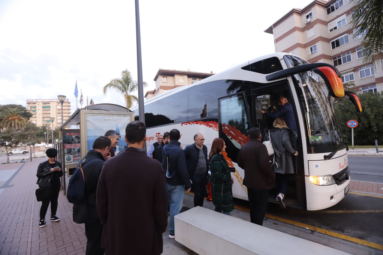 La marcha en la que participan 500 tractores y unos diez mil manifestantes llegados en 200 autobuses altera por completo la rutina de la ciudad