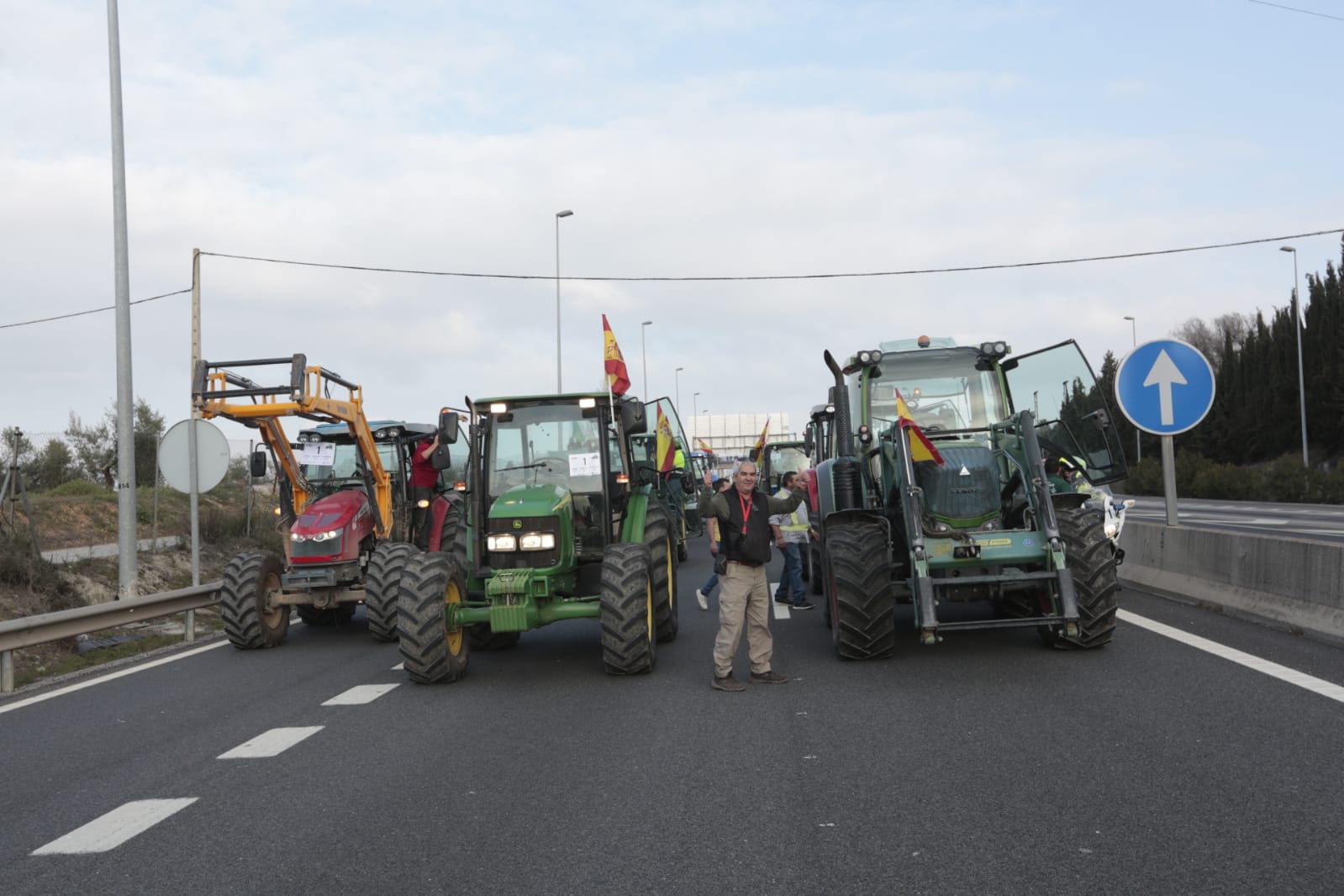 La marcha en la que participan 500 tractores y unos diez mil manifestantes llegados en 200 autobuses altera por completo la rutina de la ciudad