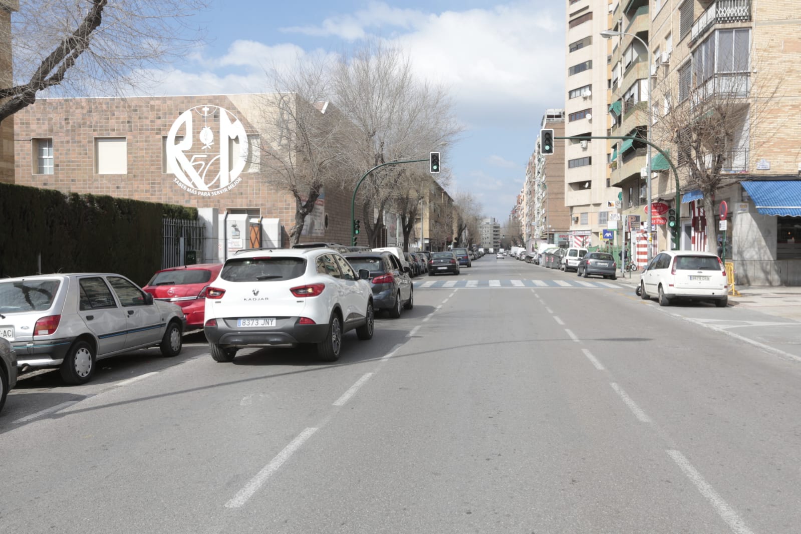 La marcha en la que participan 750 tractores y unos diez mil manifestantes llegados en 200 autobuses altera por completo la rutina de la ciudad