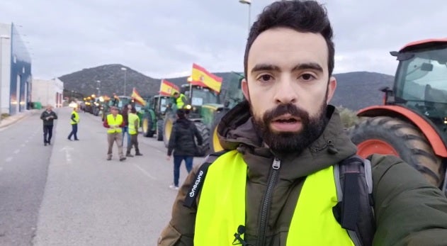 El redactor de IDEAL Javier Morales cuenta la última hora de la tractorada desde Iznalloz