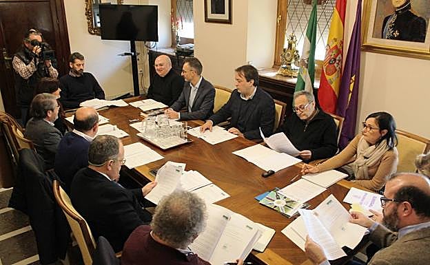 Integrantes de la comisión técnica para relanzar la candidatura de la Catedral. 