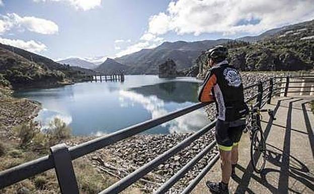 Ocho lugares para 'perseguir' el río Genil por la provincia de Granada