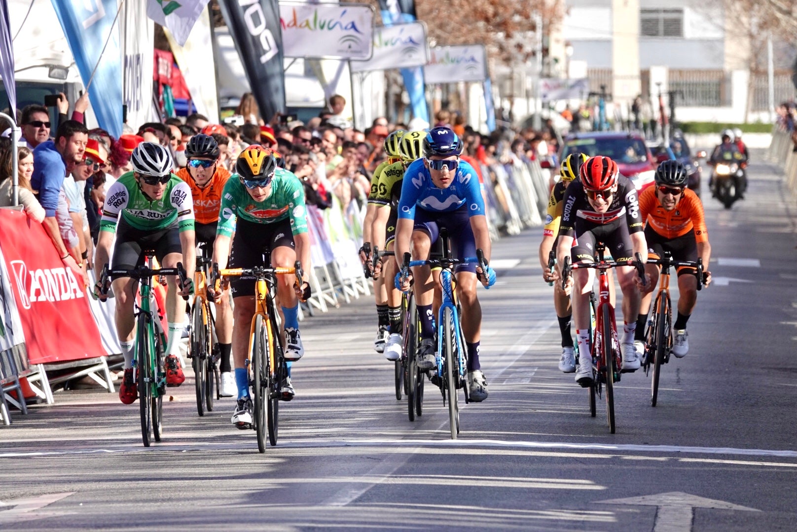 Las mejores imágenes del final de etapa en el Paseo de la Bomba: final de etapa y ambiente