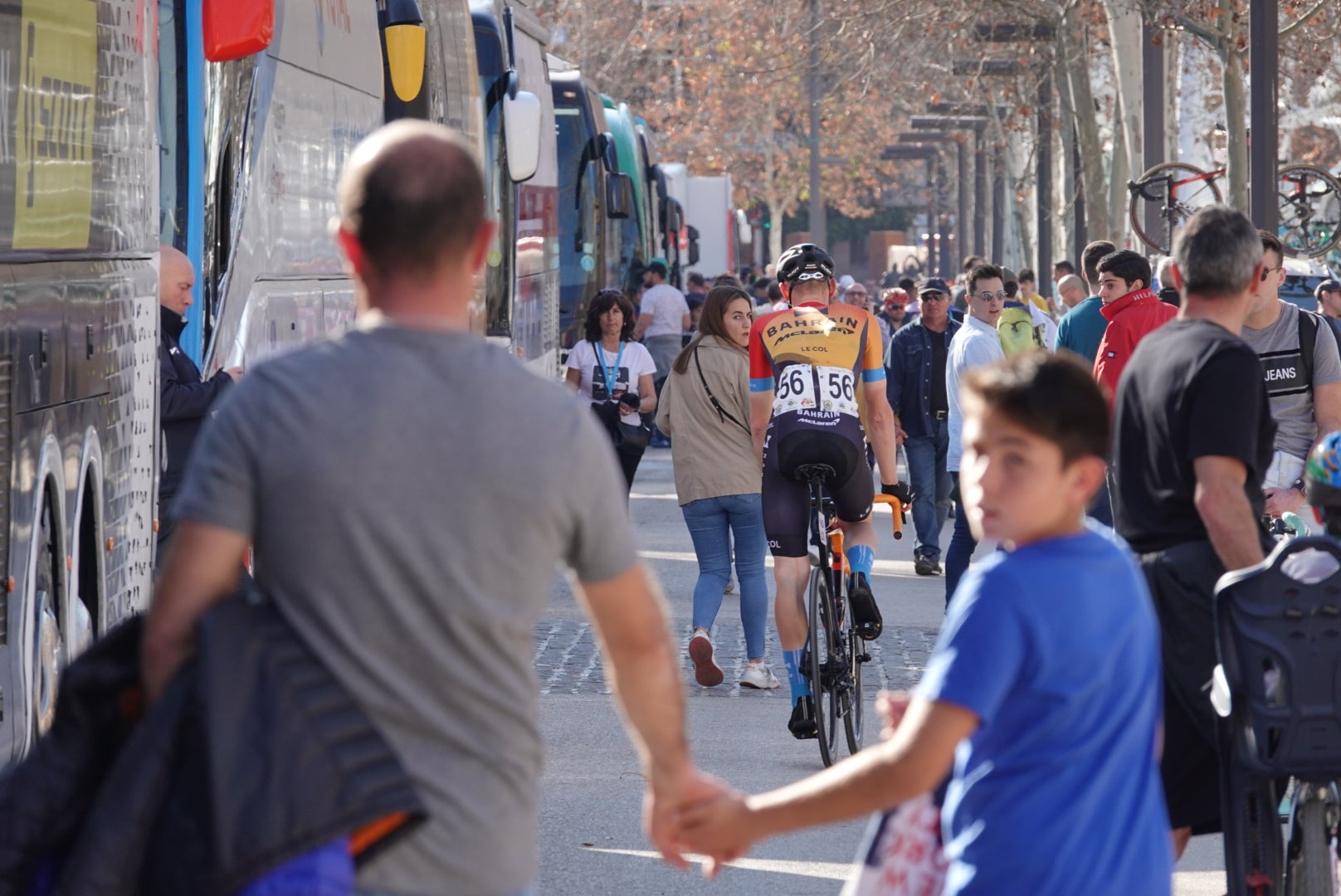 Las mejores imágenes del final de etapa en el Paseo de la Bomba: final de etapa y ambiente