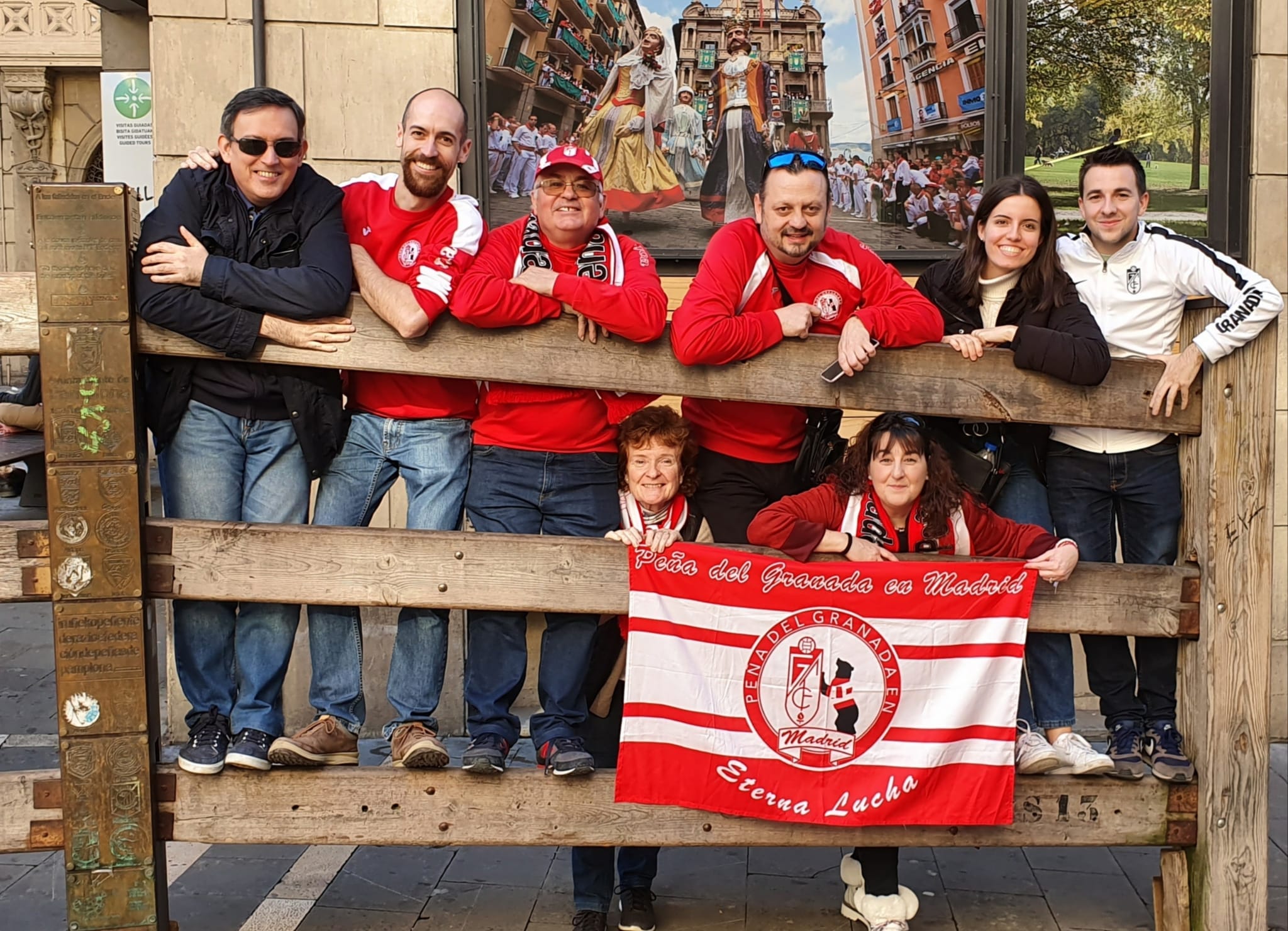 Los seguidores rojiblancos, presentes en la grada del estadio de Osasuna