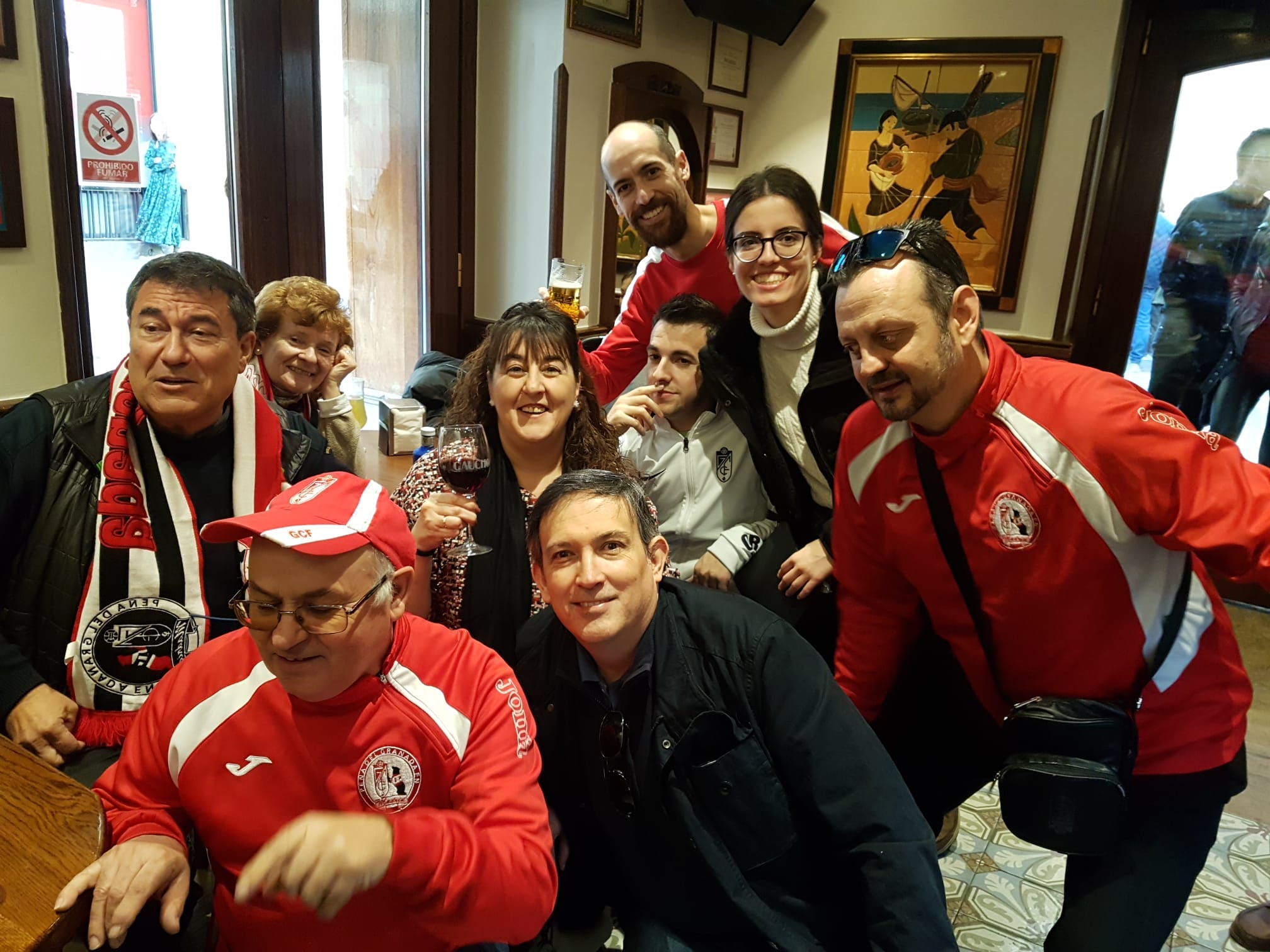 Los seguidores rojiblancos, presentes en la grada del estadio de Osasuna