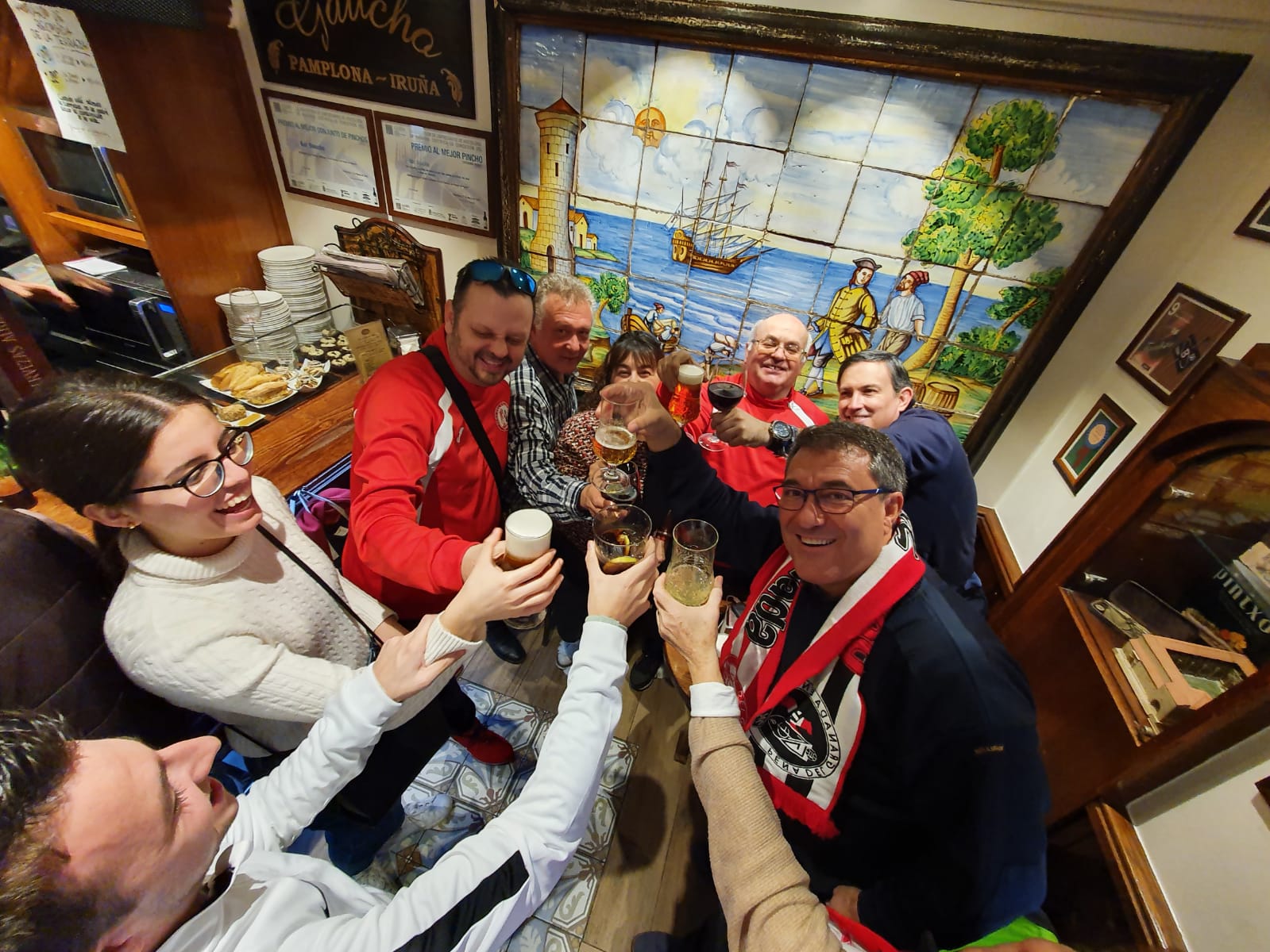 Los seguidores rojiblancos, presentes en la grada del estadio de Osasuna