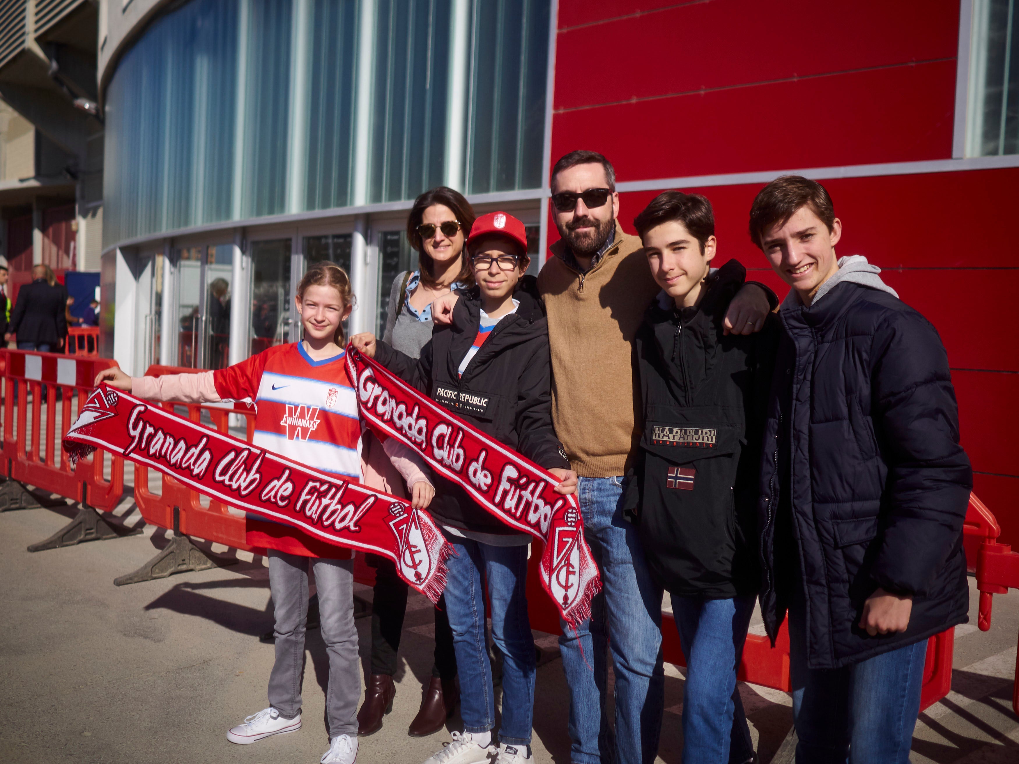 Los seguidores rojiblancos, presentes en la grada del estadio de Osasuna