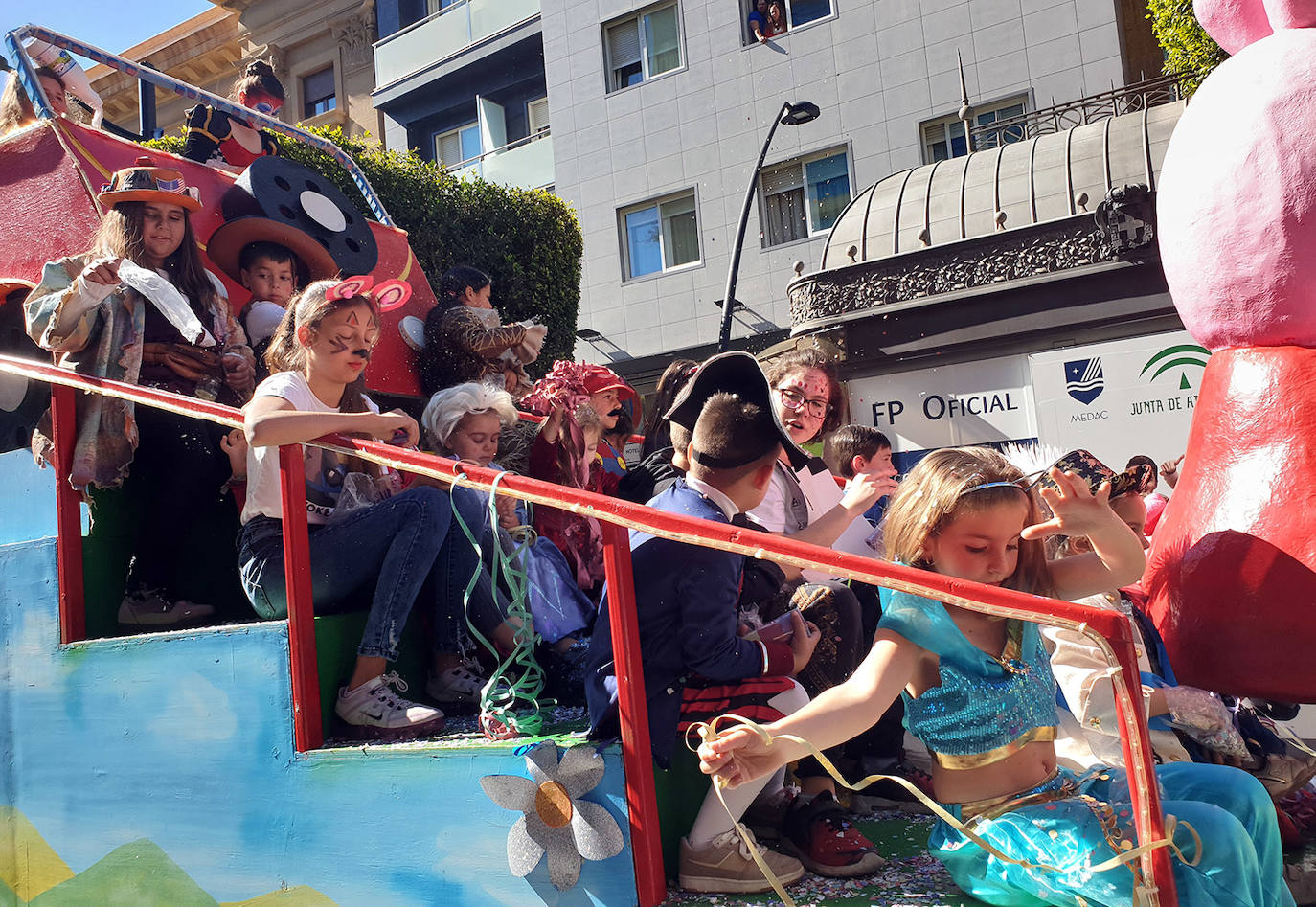 Nuevo éxito de participación en el desfile de Carnaval
