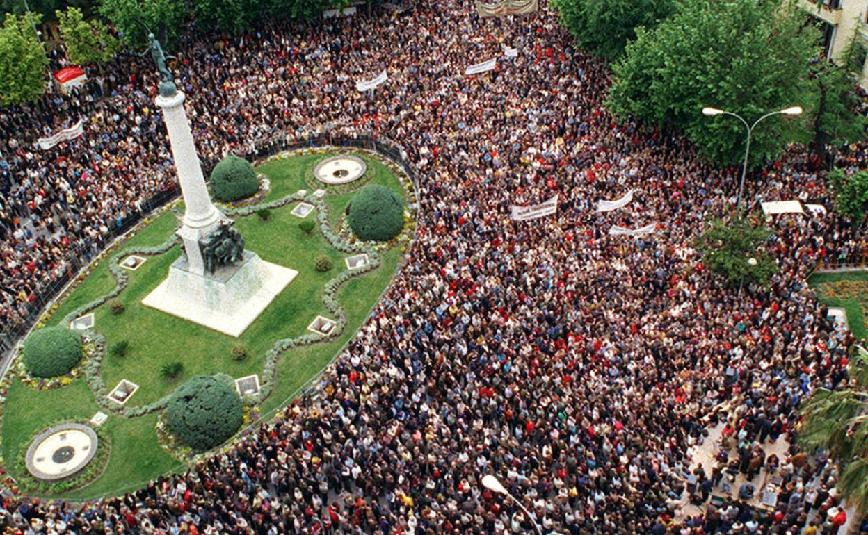 Multitudinaria manifestación de finales de los noventa. 