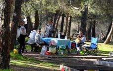 Un domingo al aire libre en el área recreativa de La Zubia 