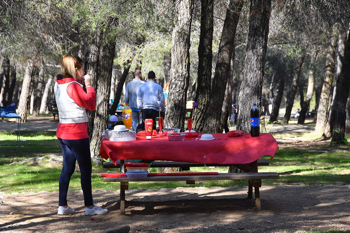 Un domingo al aire libre en el área recreativa de La Zubia 